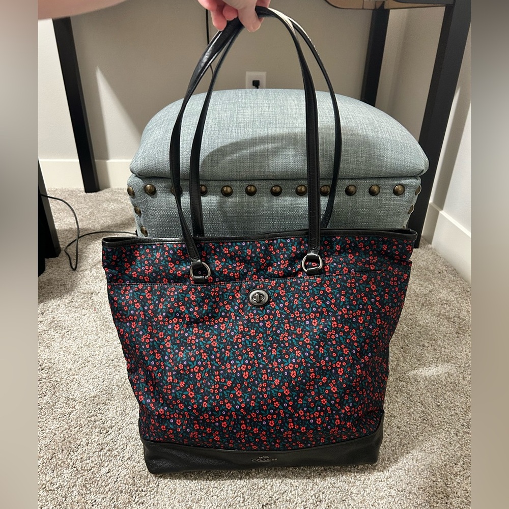 *Like New* COACH floral tote - Picture 6 of 11